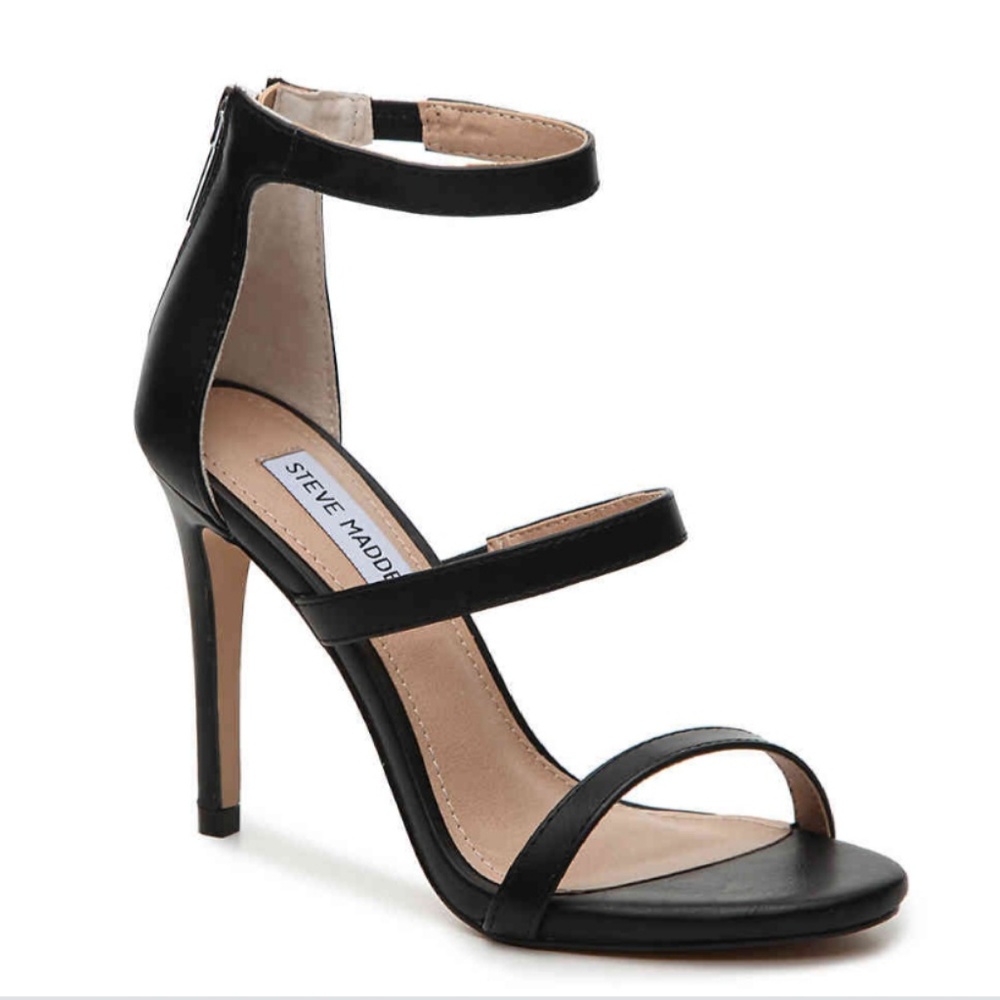 Steve Madden • Black Strappy Pump